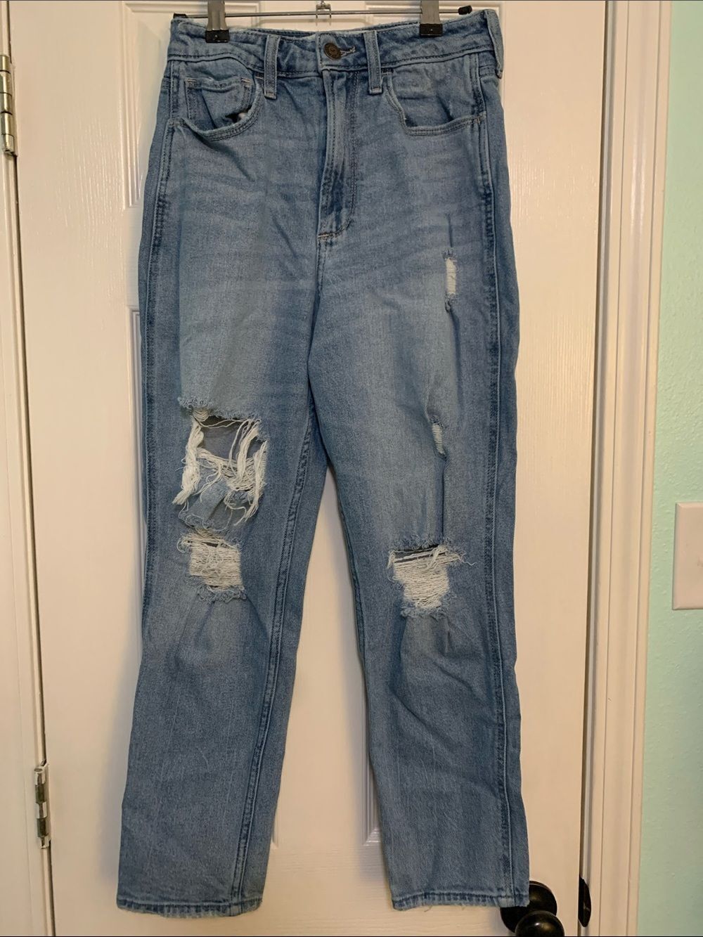 Hollister curvy Ultra High Rise Mom Jean light wash distressed Size 26 R